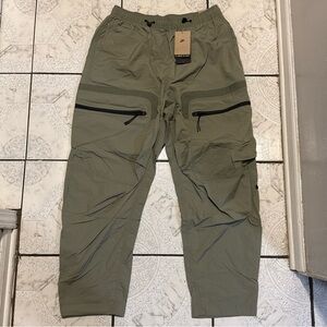 New Nike Tech Woven Cargo Pants Light Army Green Men's Size Medium HJ2940-320
